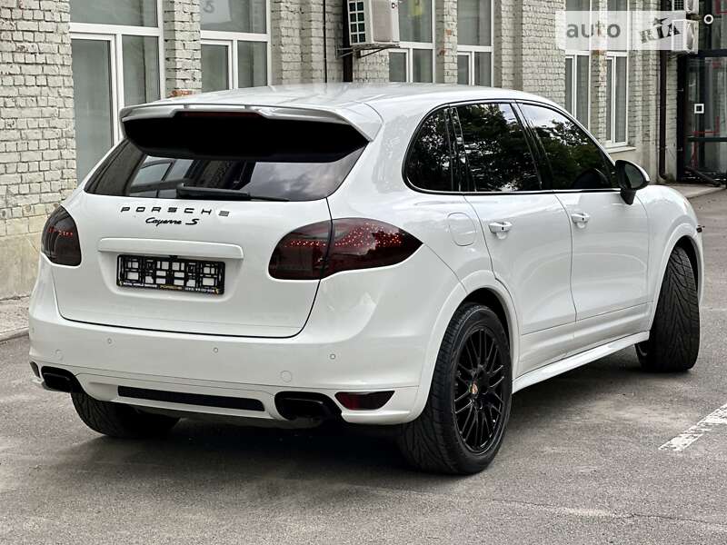 Внедорожник / Кроссовер Porsche Cayenne 2012 в Киеве