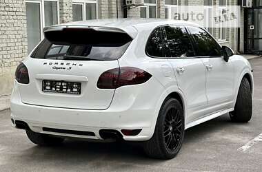 Позашляховик / Кросовер Porsche Cayenne 2012 в 