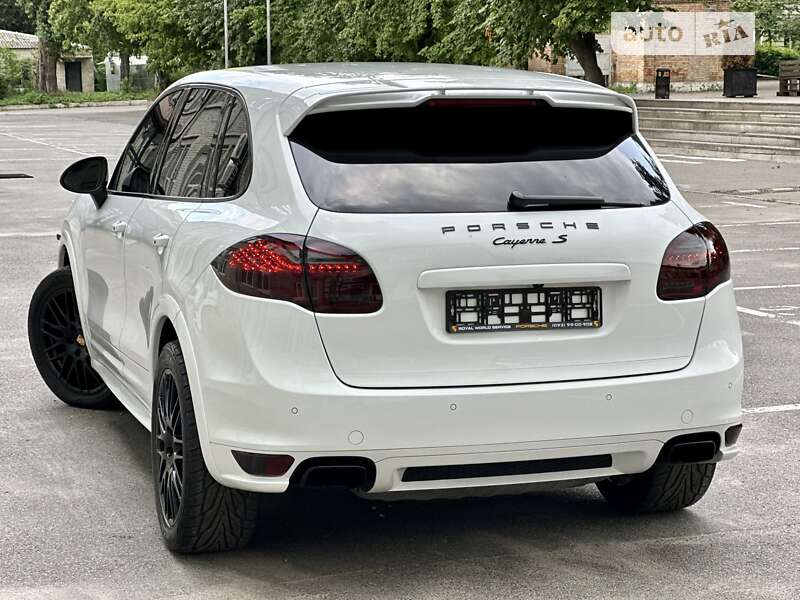 Внедорожник / Кроссовер Porsche Cayenne 2012 в Киеве
