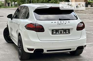 Позашляховик / Кросовер Porsche Cayenne 2012 в 