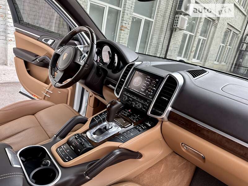 Внедорожник / Кроссовер Porsche Cayenne 2012 в Киеве