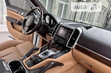 Позашляховик / Кросовер Porsche Cayenne 2012 в 