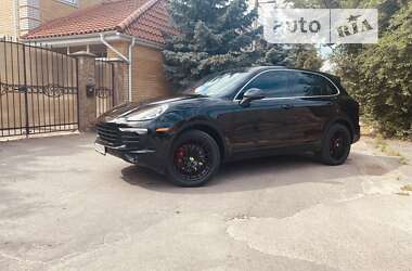 Внедорожник / Кроссовер Porsche Cayenne 2015 в 