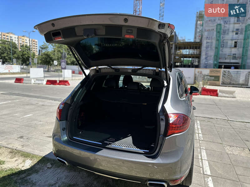 Позашляховик / Кросовер Porsche Cayenne 2012 в Кривому Розі