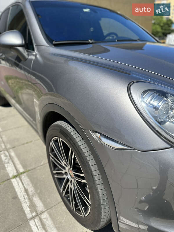 Позашляховик / Кросовер Porsche Cayenne 2012 в Кривому Розі