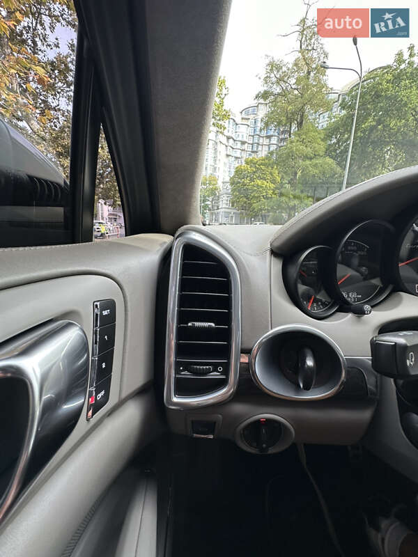 Позашляховик / Кросовер Porsche Cayenne 2010 в Одесі