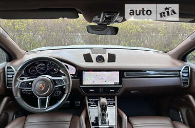 Внедорожник / Кроссовер Porsche Cayenne 2018 в 