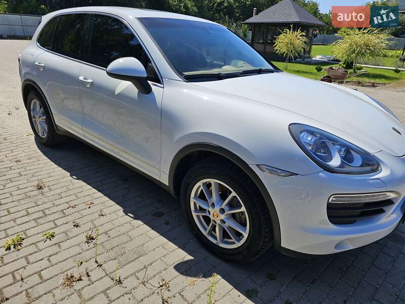 Внедорожник / Кроссовер Porsche Cayenne 2012 в Луцке