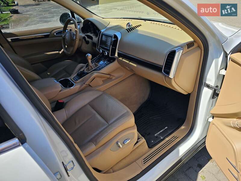Внедорожник / Кроссовер Porsche Cayenne 2012 в Луцке