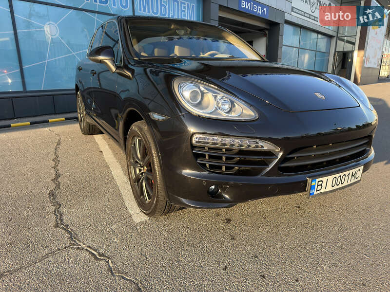 Позашляховик / Кросовер Porsche Cayenne 2013 в 