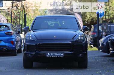 Внедорожник / Кроссовер Porsche Cayenne 2016 в 