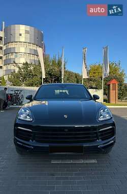 Внедорожник / Кроссовер Porsche Cayenne 2017 в 