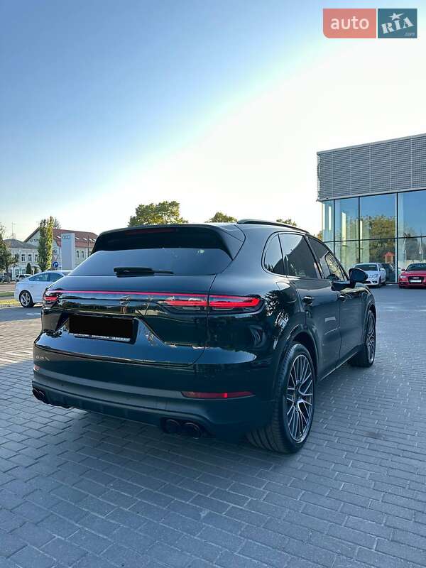 Внедорожник / Кроссовер Porsche Cayenne 2017 в Киеве