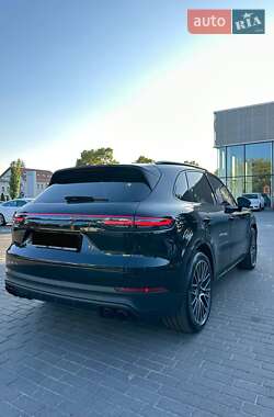 Внедорожник / Кроссовер Porsche Cayenne 2017 в 
