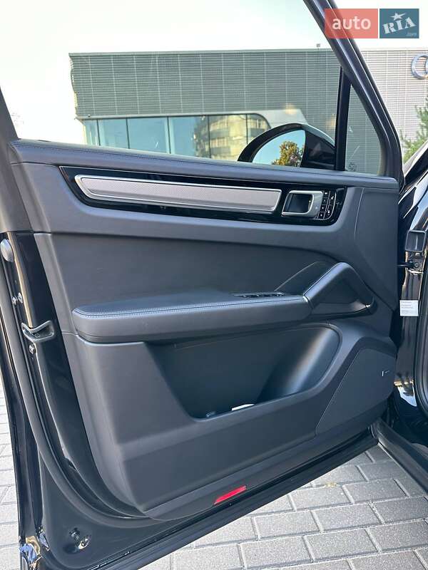 Внедорожник / Кроссовер Porsche Cayenne 2017 в Киеве