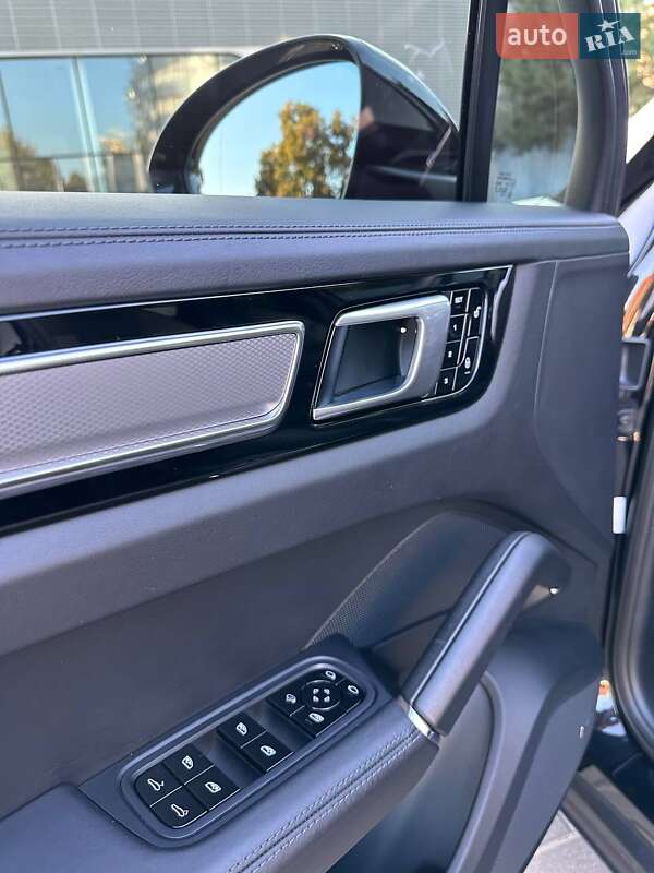 Внедорожник / Кроссовер Porsche Cayenne 2017 в Киеве