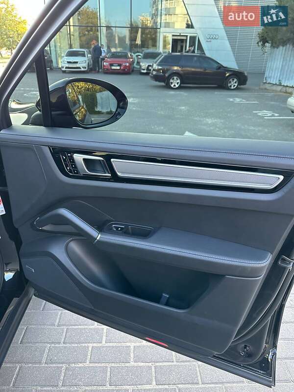 Внедорожник / Кроссовер Porsche Cayenne 2017 в Киеве