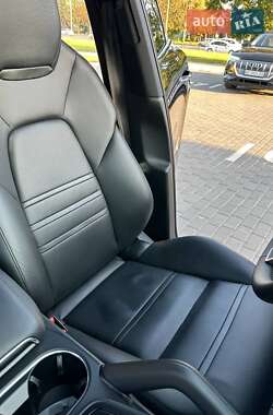 Внедорожник / Кроссовер Porsche Cayenne 2017 в 