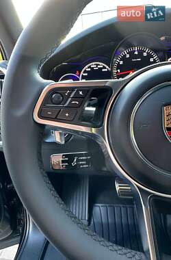 Внедорожник / Кроссовер Porsche Cayenne 2017 в 