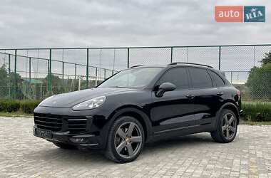 Внедорожник / Кроссовер Porsche Cayenne 2015 в 