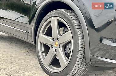 Внедорожник / Кроссовер Porsche Cayenne 2015 в 