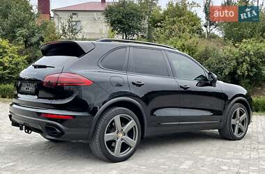 Внедорожник / Кроссовер Porsche Cayenne 2015 в 
