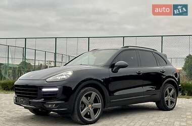 Внедорожник / Кроссовер Porsche Cayenne 2015 в 
