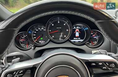 Внедорожник / Кроссовер Porsche Cayenne 2015 в 