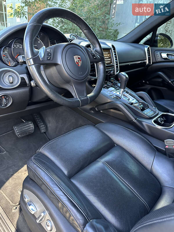 Внедорожник / Кроссовер Porsche Cayenne 2013 в Черновцах