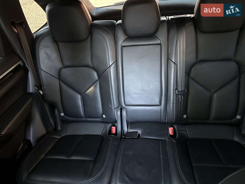 Внедорожник / Кроссовер Porsche Cayenne 2013 в Черновцах
