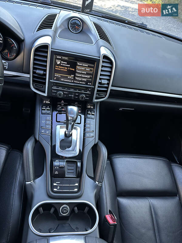 Внедорожник / Кроссовер Porsche Cayenne 2013 в Черновцах