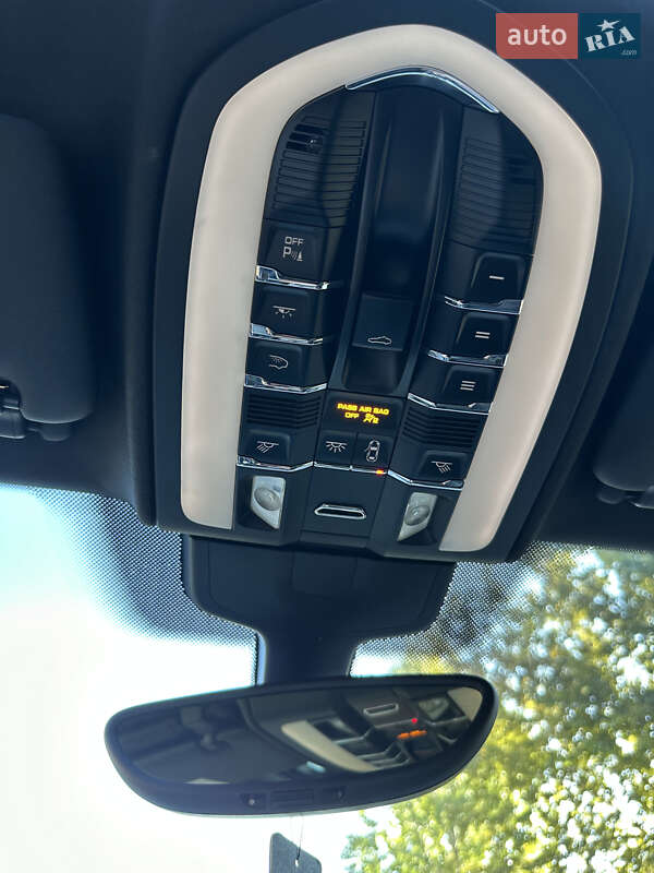 Внедорожник / Кроссовер Porsche Cayenne 2013 в Черновцах