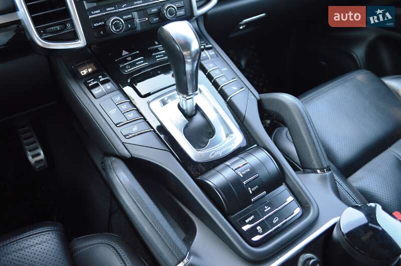 Внедорожник / Кроссовер Porsche Cayenne 2012 в Одессе