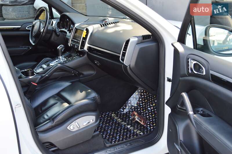 Внедорожник / Кроссовер Porsche Cayenne 2012 в Одессе