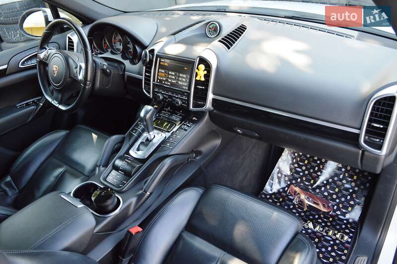 Внедорожник / Кроссовер Porsche Cayenne 2012 в Одессе