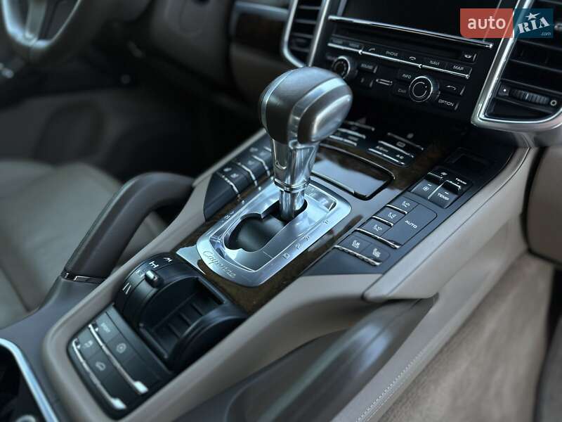 Внедорожник / Кроссовер Porsche Cayenne 2012 в Калуше