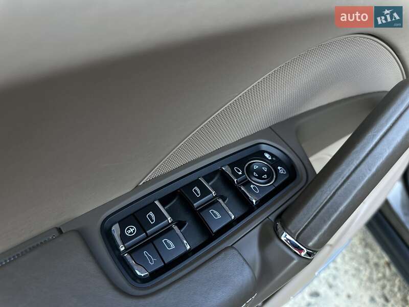 Внедорожник / Кроссовер Porsche Cayenne 2012 в Калуше