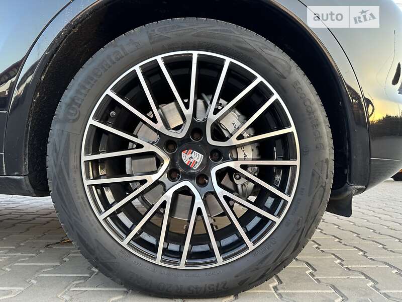 Внедорожник / Кроссовер Porsche Cayenne 2011 в Луцке