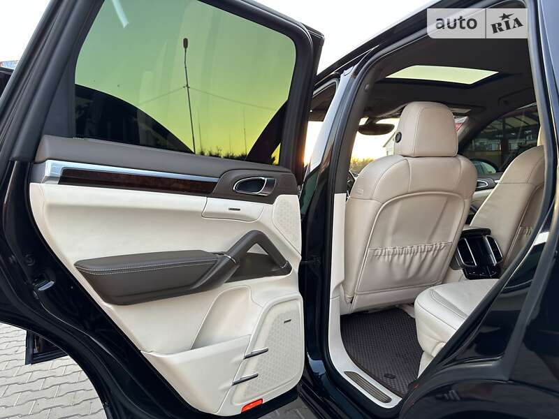 Внедорожник / Кроссовер Porsche Cayenne 2011 в Луцке