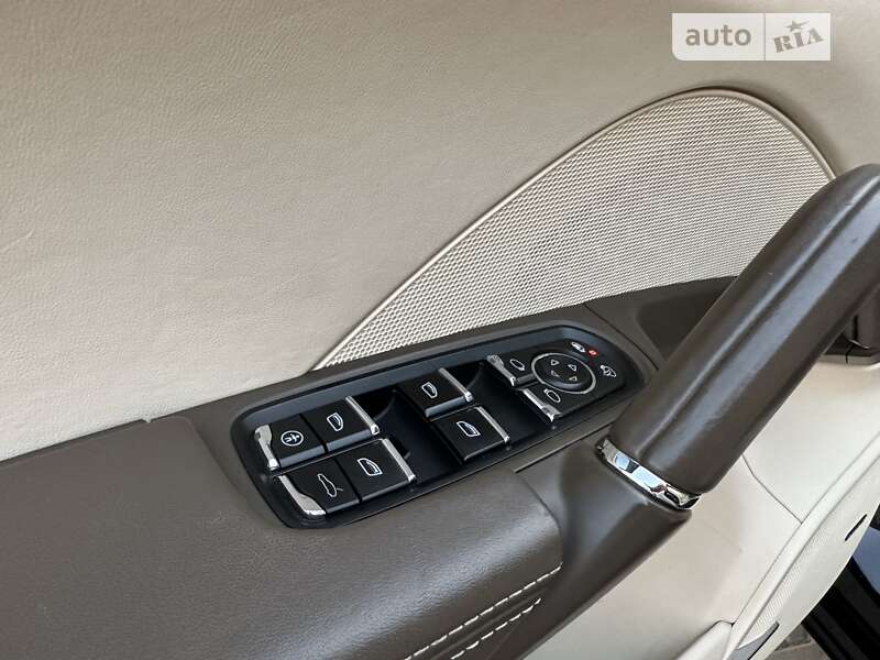 Внедорожник / Кроссовер Porsche Cayenne 2011 в Луцке