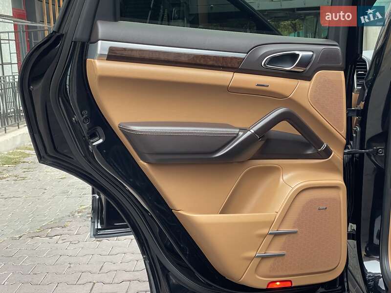 Внедорожник / Кроссовер Porsche Cayenne 2012 в Одессе