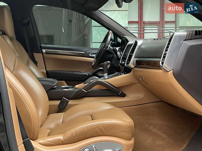 Внедорожник / Кроссовер Porsche Cayenne 2012 в Одессе