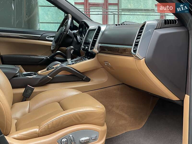 Внедорожник / Кроссовер Porsche Cayenne 2012 в Одессе