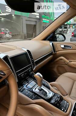 Внедорожник / Кроссовер Porsche Cayenne 2013 в 