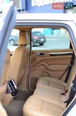 Позашляховик / Кросовер Porsche Cayenne 2012 в 