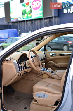 Позашляховик / Кросовер Porsche Cayenne 2012 в 