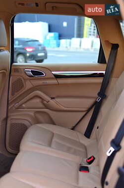 Позашляховик / Кросовер Porsche Cayenne 2012 в 