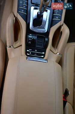 Позашляховик / Кросовер Porsche Cayenne 2012 в 