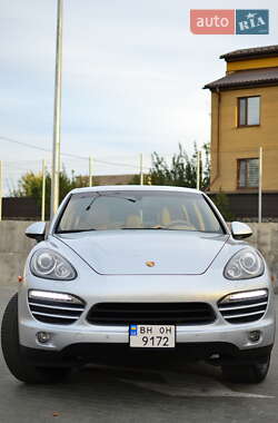 Позашляховик / Кросовер Porsche Cayenne 2012 в 