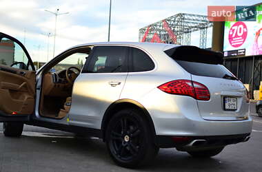 Позашляховик / Кросовер Porsche Cayenne 2012 в 